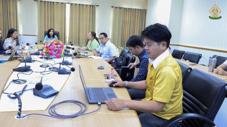 ประชุมคณาจารย์ และเจ้าหน้าที่ เพื่อมอบนโยบายการปฏิบัติงาน