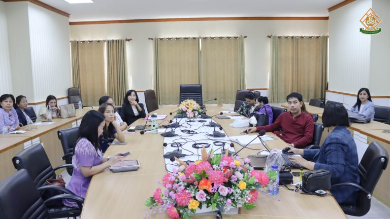 ประชุมเตรียมความพร้อมโครงการมอบหมวก เข็มชั้นปี และตะเกียงมิสฟลอเรนซ์ในติงเกล ประจำปีการศึกษา 2568