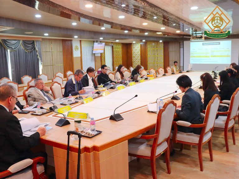 ผู้บริหารคณะพยาบาลศาสตร์นำเสนอผลการดำเนินงาน ประจำปีงบประมาณ พ.ศ.2568(รอบ 12 เดือน)